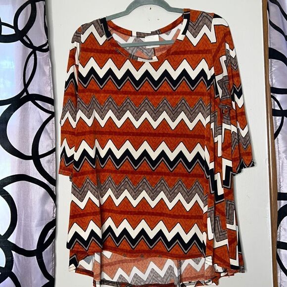 Multicolored, wide chevron striped swing top three-quarter sleeves size large - Picture 1 of 12